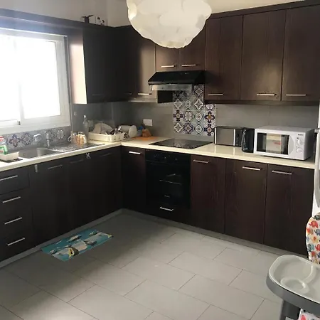 بيت ضيافة Alqarra Larnka
