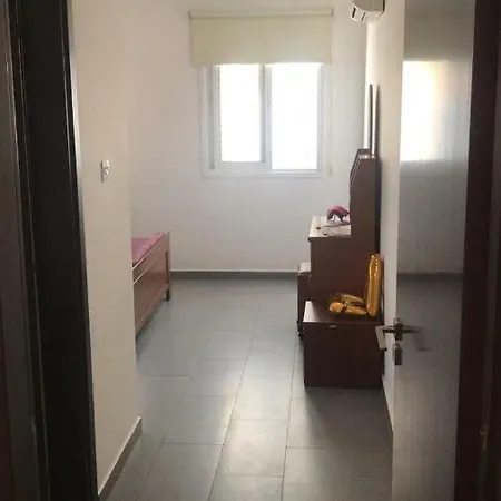 Πανσιόν Alqarra Larnka
